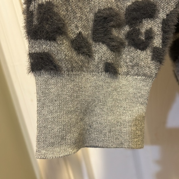 The Loft women’s gray leopard sweater NWT - Picture 4 of 4